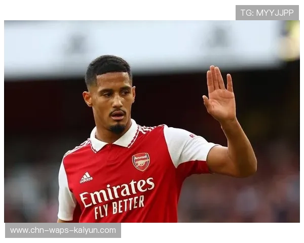 阿森纳：通过短传配合不断在中路打开缺口，打造现代足球的典范