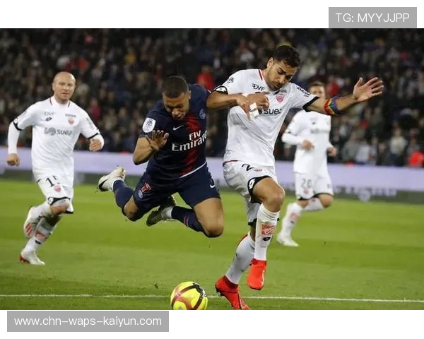 法甲摩纳哥长传配合收效,客场抢分成真